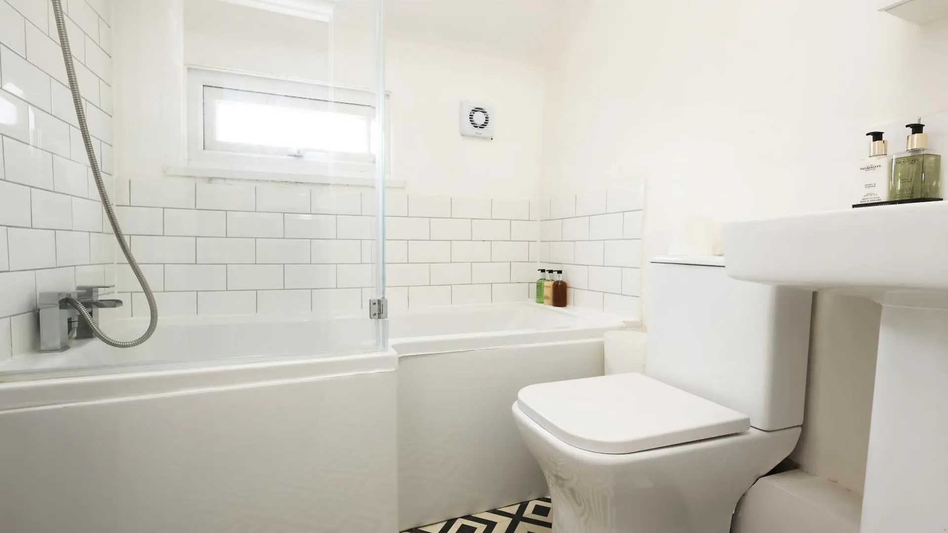 Вилла Stylish Coach House - Кардифф 0*,  Великобритания